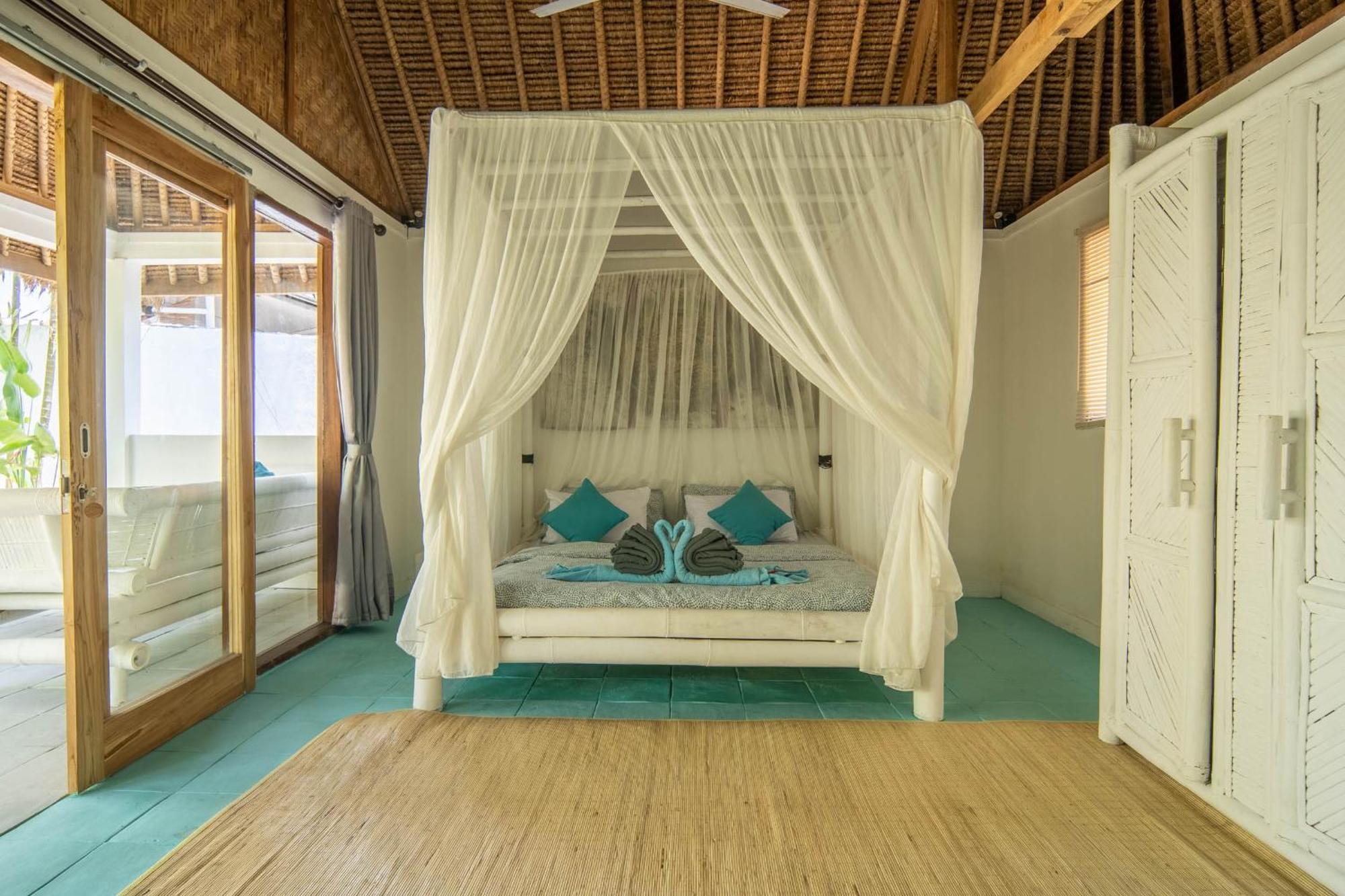 Tiki Boutique Lombok Selong Belanak